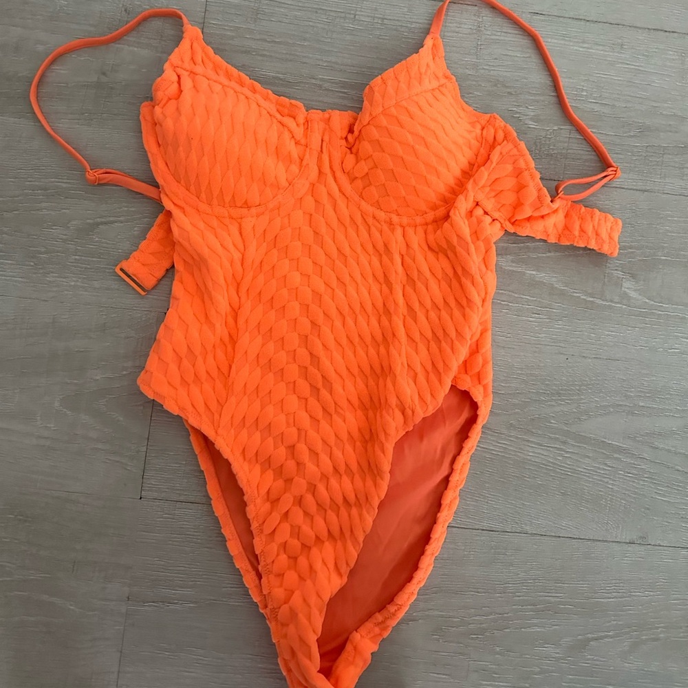 Good American swimsuit